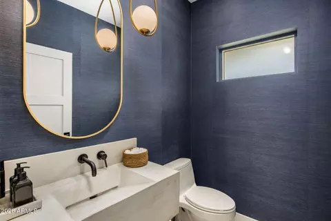 Bath - 4119 E Indianola Ave, Phoenix, AZ 85018 photo 4 of 4