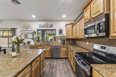 Kitchen - 2538 E Mine Creek Rd, Phoenix, AZ 85024 photo 3 of 5