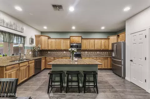 Kitchen - 2538 E Mine Creek Rd, Phoenix, AZ 85024 photo 4 of 5