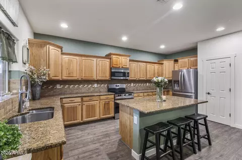 Kitchen - 2538 E Mine Creek Rd, Phoenix, AZ 85024 photo 5 of 5