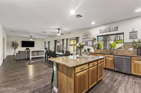 Kitchen - 2538 E Mine Creek Rd, Phoenix, AZ 85024 photo 2 of 5