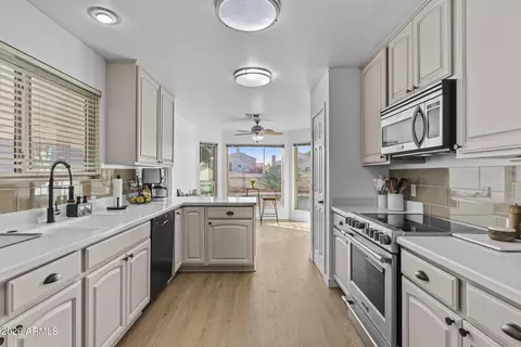 3925 E Wildwood Dr, Phoenix, AZ 85048