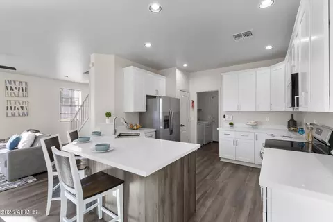 1433 N 80th Ln, Phoenix, AZ 85043