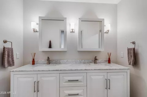 Bath - 7119 N 6th Ave, Phoenix, AZ 85021 photo 1 of 4