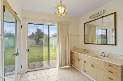 Bath - 3502 E Pasadena Ave, Phoenix, AZ 85018 photo 1 of 4
