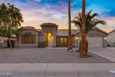 952 S Canal Dr, Gilbert, AZ 85296