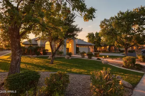 8351 S Homestead Ln, Tempe, AZ 85284