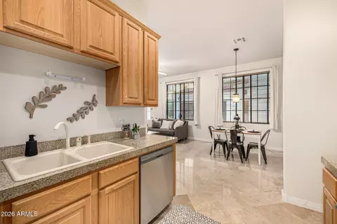 Kitchen - 344 E Bridle Ct, Gilbert, AZ 85295 photo 15 of 16