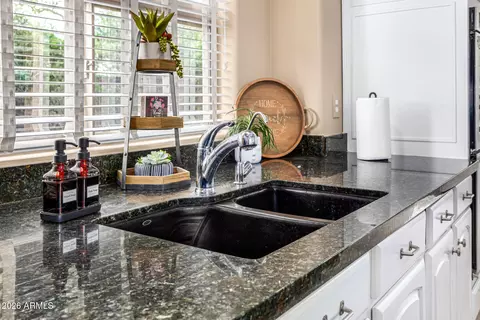 Kitchen - 344 E Bridle Ct, Gilbert, AZ 85295 photo 5 of 16