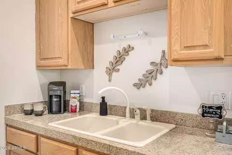 Kitchen - 344 E Bridle Ct, Gilbert, AZ 85295 photo 13 of 16