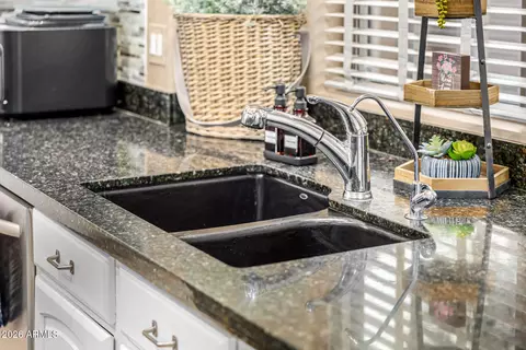 Kitchen - 344 E Bridle Ct, Gilbert, AZ 85295 photo 7 of 16