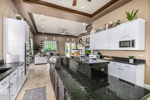 Kitchen - 344 E Bridle Ct, Gilbert, AZ 85295 photo 4 of 16
