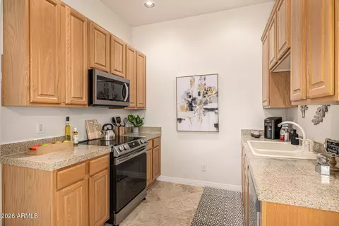 Kitchen - 344 E Bridle Ct, Gilbert, AZ 85295 photo 11 of 16