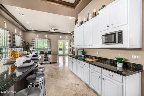 Kitchen - 344 E Bridle Ct, Gilbert, AZ 85295 photo 10 of 16