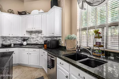 Kitchen - 344 E Bridle Ct, Gilbert, AZ 85295 photo 9 of 16