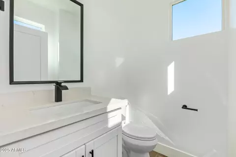 Bath - 3616 N 12th St, Phoenix, AZ 85014 photo 2 of 3