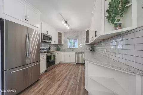 Kitchen - 523 W Coolidge St, Phoenix, AZ 85013 photo 2 of 6