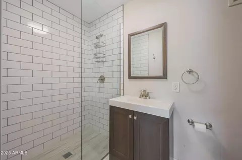 Bath - 523 W Coolidge St, Phoenix, AZ 85013 photo 2 of 4