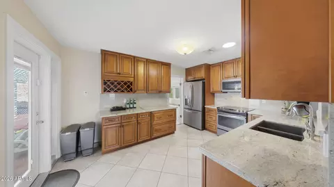 Kitchen - 2346 E Orangewood Ave, Phoenix, AZ 85020 photo 2 of 2