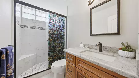 Bath - 2346 E Orangewood Ave, Phoenix, AZ 85020 photo 1 of 2