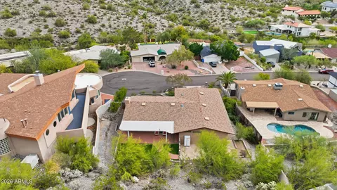 View/Area - 2346 E Orangewood Ave, Phoenix, AZ 85020 photo 1 of 7