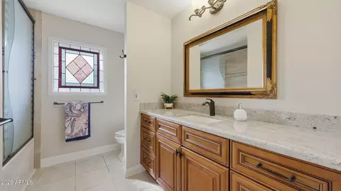 Bath - 2346 E Orangewood Ave, Phoenix, AZ 85020 photo 2 of 2