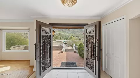 Entry Way - 2346 E Orangewood Ave, Phoenix, AZ 85020 photo 2 of 7