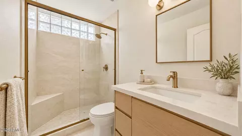 Bath - 2346 E Orangewood Ave, Phoenix, AZ 85020 photo 3 of 4