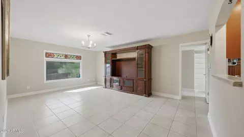 Living - 2346 E Orangewood Ave, Phoenix, AZ 85020 photo 4 of 5