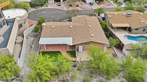 View/Area - 2346 E Orangewood Ave, Phoenix, AZ 85020 photo 2 of 7