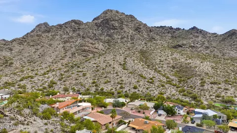 View/Area - 2346 E Orangewood Ave, Phoenix, AZ 85020 photo 5 of 7