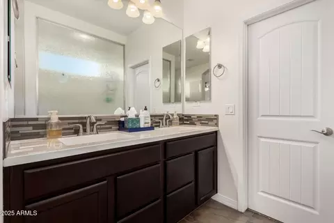 Bath - 3420 E Indigo St, Gilbert, AZ 85298 photo 3 of 4