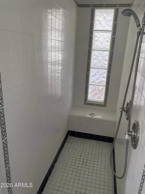 Bath - 520 E Orange Dr, Phoenix, AZ 85012 photo 1 of 3
