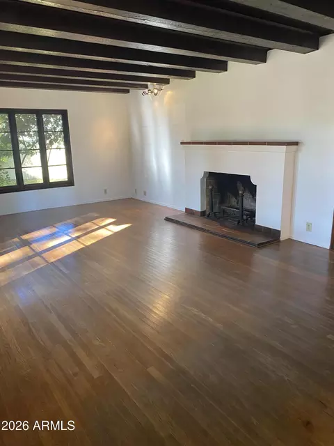 Living - 520 E Orange Dr, Phoenix, AZ 85012 photo 3 of 4