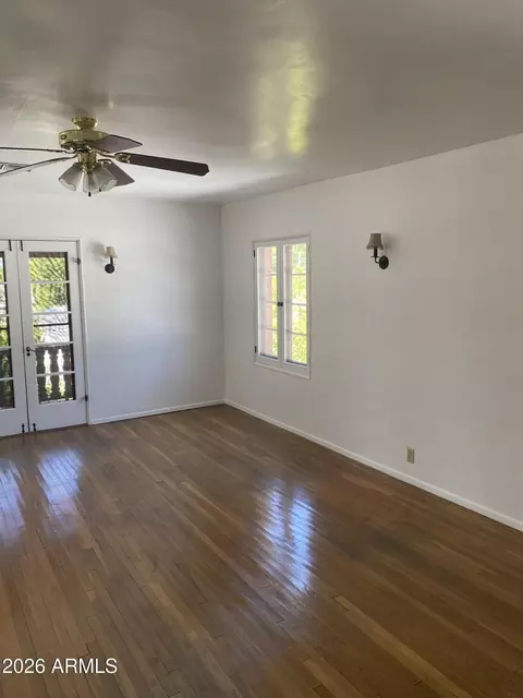 Living - 520 E Orange Dr, Phoenix, AZ 85012 photo 1 of 4