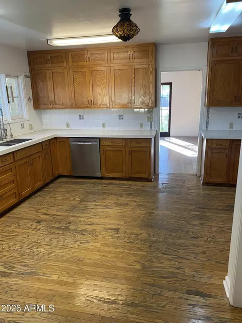 Kitchen - 520 E Orange Dr, Phoenix, AZ 85012 photo 2 of 3