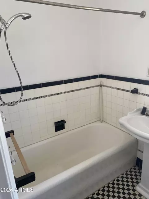 Bath - 520 E Orange Dr, Phoenix, AZ 85012 photo 3 of 3