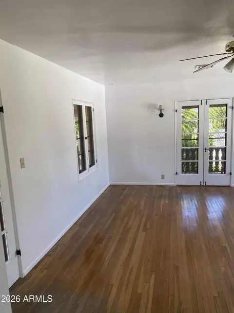 Living - 520 E Orange Dr, Phoenix, AZ 85012 photo 2 of 4