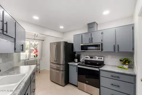 10918 W Topaz Dr, Sun City, AZ 85351