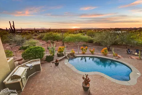 Exterior - 822 S Broadway Ln, Apache Junction, AZ 85119 photo 9 of 12