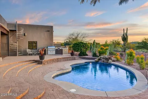 Exterior - 822 S Broadway Ln, Apache Junction, AZ 85119 photo 8 of 12