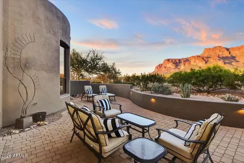 822 S Broadway Ln, Apache Junction, AZ 85119