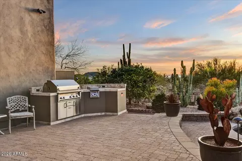 Exterior - 822 S Broadway Ln, Apache Junction, AZ 85119 photo 10 of 12