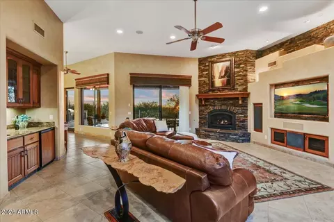 Living - 822 S Broadway Ln, Apache Junction, AZ 85119 photo 2 of 2