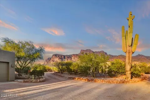Exterior - 822 S Broadway Ln, Apache Junction, AZ 85119 photo 5 of 12