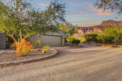 Exterior - 822 S Broadway Ln, Apache Junction, AZ 85119 photo 6 of 12