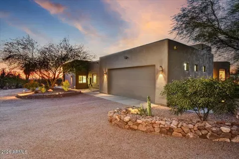 Exterior - 822 S Broadway Ln, Apache Junction, AZ 85119 photo 4 of 12