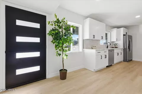 Entry Way - 4210 N 18th Ave, Phoenix, AZ 85015 photo 4 of 5