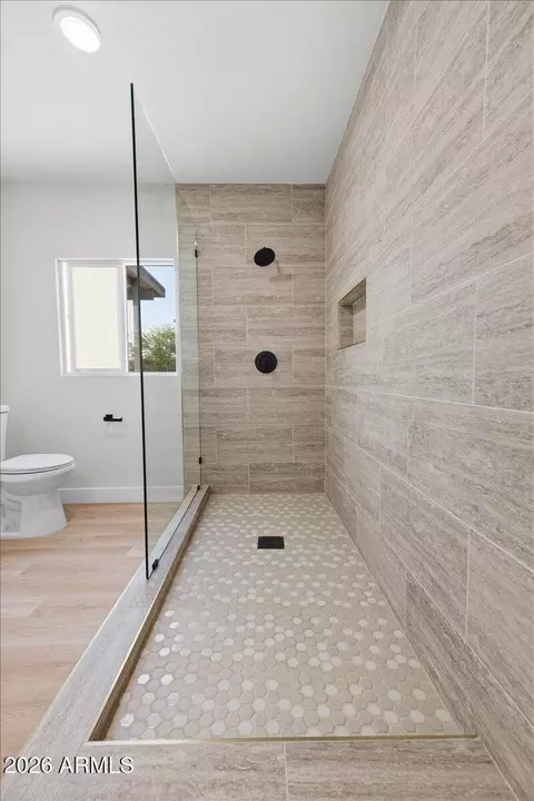 Bath - 4210 N 18th Ave, Phoenix, AZ 85015 photo 1 of 9