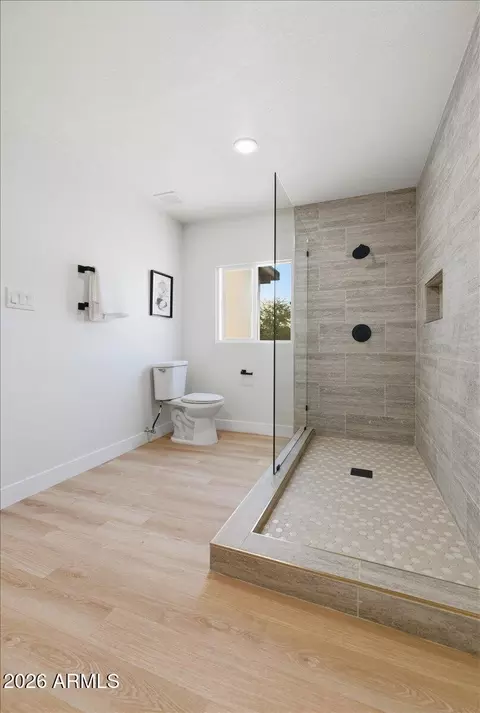 Bath - 4210 N 18th Ave, Phoenix, AZ 85015 photo 2 of 9
